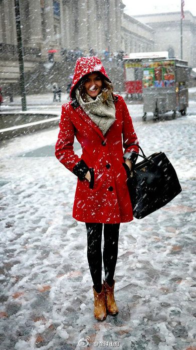 冬季街头红色搭配 靓丽红装惹人爱
